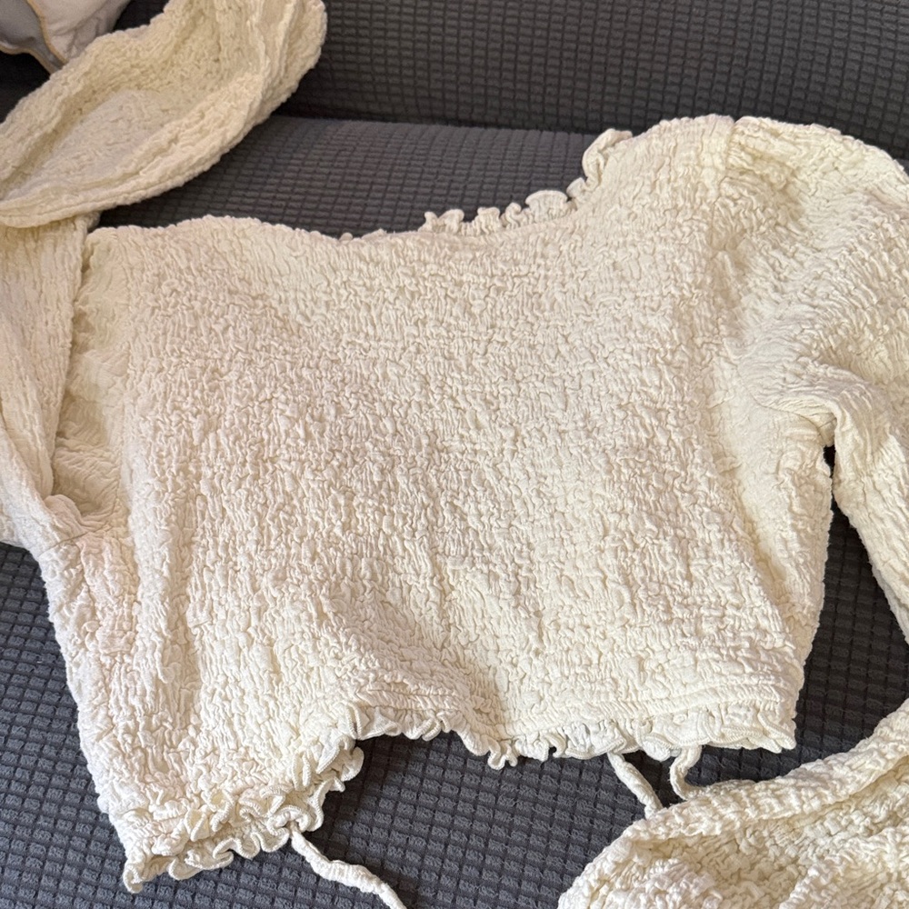 Storia Ivory Ruffled Edge Top - Picture 3 of 4